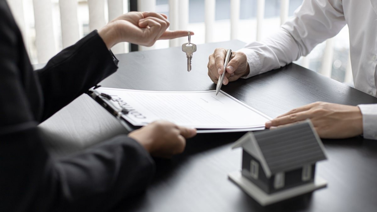 Understanding the Role of a Conveyancer when Buying and Selling Property